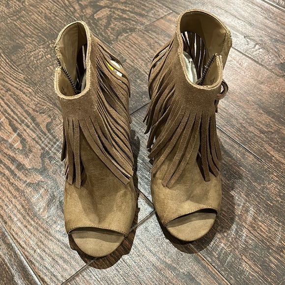 Carlos by Carlos Santana fringe open toe booties - Picture 3 of 6